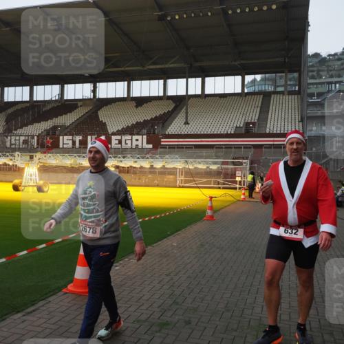 07.12.2025 - St. Pauli X-Mass-Run No. 15 Fabian Wolf http://msf.ph/oto/9361167 07.12.2025 09:57:39 Ziel 632, 1292, 1293, 1377, 1395, 2678, 2984 meine-sportfotos.de
