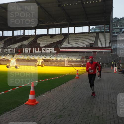 07.12.2025 - St. Pauli X-Mass-Run No. 15 Fabian Wolf http://msf.ph/oto/9361182 07.12.2025 09:57:44 Ziel 2678, 2984, 4030 meine-sportfotos.de