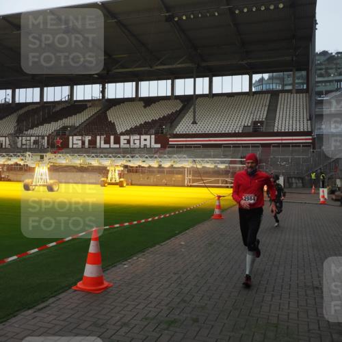 07.12.2025 - St. Pauli X-Mass-Run No. 15 Fabian Wolf http://msf.ph/oto/9361183 07.12.2025 09:57:44 Ziel 2678, 2984, 4030 meine-sportfotos.de