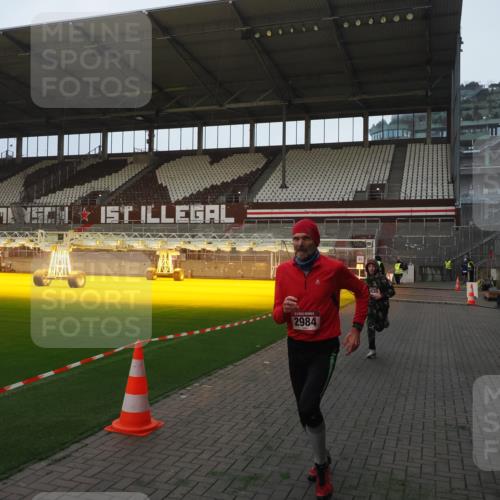 07.12.2025 - St. Pauli X-Mass-Run No. 15 Fabian Wolf http://msf.ph/oto/9361186 07.12.2025 09:57:45 Ziel 2678, 2984, 4030 meine-sportfotos.de