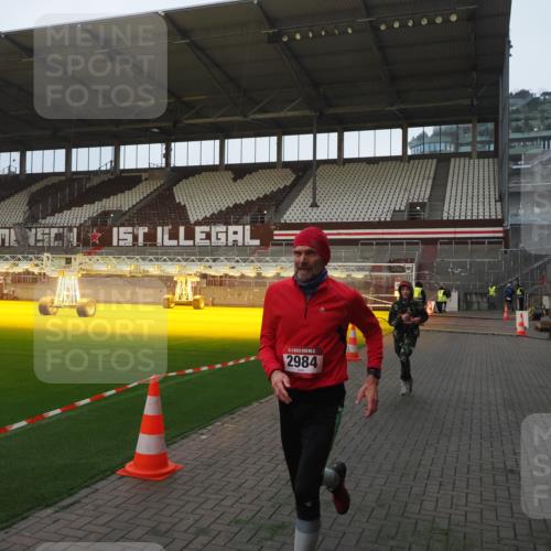 07.12.2025 - St. Pauli X-Mass-Run No. 15 Fabian Wolf http://msf.ph/oto/9361187 07.12.2025 09:57:45 Ziel 2678, 2984, 4030 meine-sportfotos.de