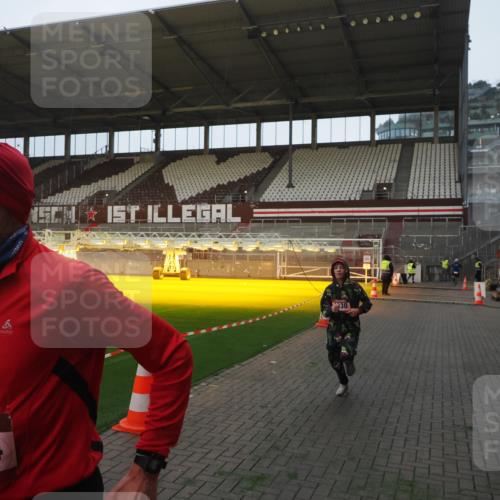 07.12.2025 - St. Pauli X-Mass-Run No. 15 Fabian Wolf http://msf.ph/oto/9361190 07.12.2025 09:57:45 Ziel 2678, 2984, 4030 meine-sportfotos.de