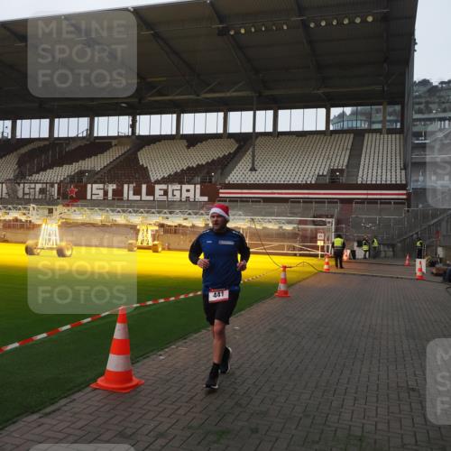 07.12.2025 - St. Pauli X-Mass-Run No. 15 Fabian Wolf http://msf.ph/oto/9361206 07.12.2025 09:57:56 Ziel 441, 2984, 4030 meine-sportfotos.de