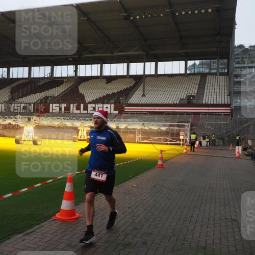 07.12.2025 - St. Pauli X-Mass-Run No. 15 Fabian Wolf http://msf.ph/oto/9361208 07.12.2025 09:57:57 Ziel 441, 2984, 4030 meine-sportfotos.de