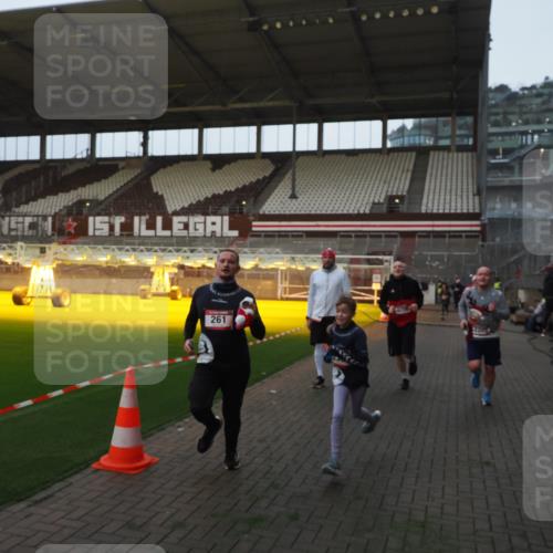 07.12.2025 - St. Pauli X-Mass-Run No. 15 Fabian Wolf http://msf.ph/oto/9361221 07.12.2025 09:58:23 Ziel 238, 261, 1173, 1633, 1774, 2205, 3405, 3515, 4031, 4206 meine-sportfotos.de