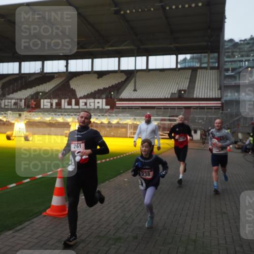 07.12.2025 - St. Pauli X-Mass-Run No. 15 Fabian Wolf http://msf.ph/oto/9361222 07.12.2025 09:58:23 Ziel 238, 261, 1173, 1633, 1774, 2205, 3405, 3515, 4031, 4206 meine-sportfotos.de