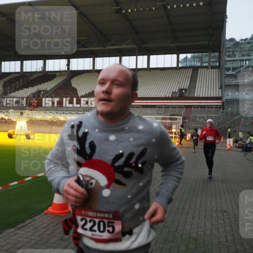 07.12.2025 - St. Pauli X-Mass-Run No. 15 Fabian Wolf http://msf.ph/oto/9361231 07.12.2025 09:58:25 Ziel 238, 261, 483, 1173, 1633, 1774, 2205, 3515, 4031, 4206 meine-sportfotos.de