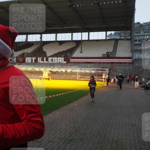 07.12.2025 - St. Pauli X-Mass-Run No. 15 Fabian Wolf http://msf.ph/oto/9361236 07.12.2025 09:58:28 Ziel 238, 261, 483, 1173, 1603, 1633, 1774, 2205, 3515, 4031, 4206 meine-sportfotos.de