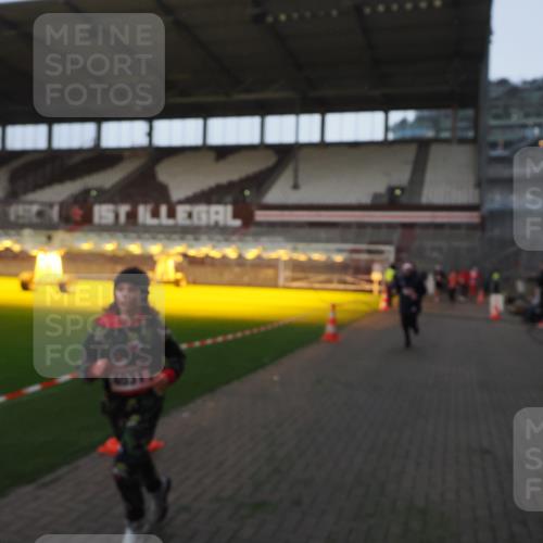 07.12.2025 - St. Pauli X-Mass-Run No. 15 Fabian Wolf http://msf.ph/oto/9361246 07.12.2025 09:58:30 Ziel 238, 261, 483, 532, 1173, 1603, 1633, 1774, 2205, 3515, 4031, 4206 meine-sportfotos.de