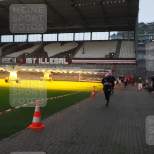 07.12.2025 - St. Pauli X-Mass-Run No. 15 Fabian Wolf http://msf.ph/oto/9361251 07.12.2025 09:58:31 Ziel 238, 261, 483, 532, 1173, 1528, 1603, 1633, 1774, 2205, 3515, 4031, 4206 meine-sportfotos.de