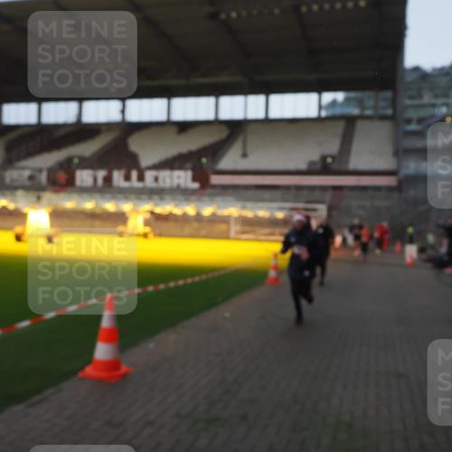 07.12.2025 - St. Pauli X-Mass-Run No. 15 Fabian Wolf http://msf.ph/oto/9361253 07.12.2025 09:58:31 Ziel 238, 261, 483, 532, 1173, 1528, 1603, 1633, 1774, 2205, 3515, 4031, 4206 meine-sportfotos.de