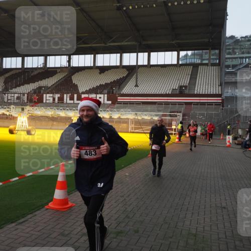07.12.2025 - St. Pauli X-Mass-Run No. 15 Fabian Wolf http://msf.ph/oto/9361258 07.12.2025 09:58:33 Ziel 238, 261, 483, 532, 1003, 1173, 1528, 1603, 1633, 1774, 1782, 1785, 2205, 4031, 4206 meine-sportfotos.de