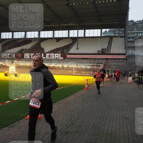 07.12.2025 - St. Pauli X-Mass-Run No. 15 Fabian Wolf http://msf.ph/oto/9361264 07.12.2025 09:58:34 Ziel 238, 261, 483, 532, 1003, 1115, 1173, 1528, 1603, 1774, 1782, 1785, 2205, 3308, 4031, 4206 meine-sportfotos.de