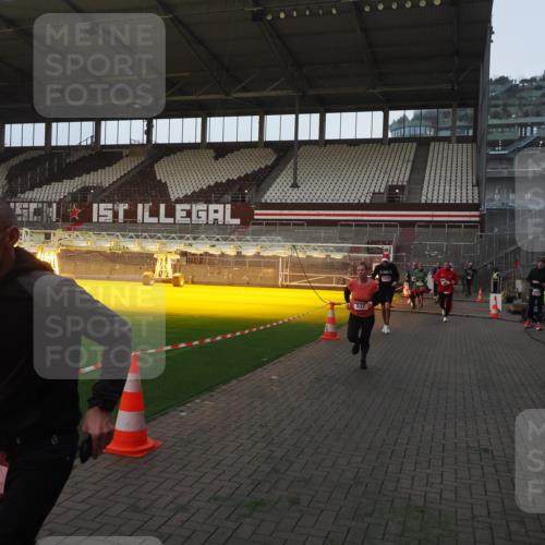 07.12.2025 - St. Pauli X-Mass-Run No. 15 Fabian Wolf http://msf.ph/oto/9361265 07.12.2025 09:58:35 Ziel 238, 261, 483, 532, 1003, 1115, 1173, 1528, 1603, 1782, 1785, 2205, 2392, 3308, 4031, 4206 meine-sportfotos.de