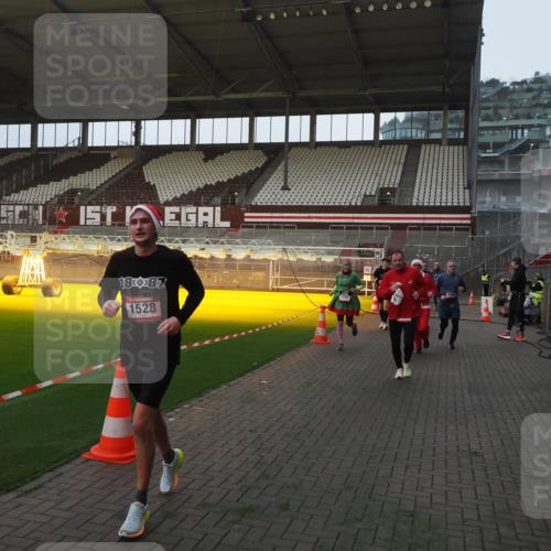 07.12.2025 - St. Pauli X-Mass-Run No. 15 Fabian Wolf http://msf.ph/oto/9361276 07.12.2025 09:58:38 Ziel 238, 261, 483, 532, 1003, 1115, 1173, 1528, 1542, 1603, 1782, 1785, 2392, 3308, 4031, 4206 meine-sportfotos.de