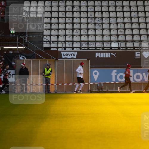 07.12.2025 - St. Pauli X-Mass-Run No. 15 Michael Strokosch http://msf.ph/oto/9361291 07.12.2025 10:32:13 Laufen 000, 8, 7, 1, 60, 110, 0, 92, 0, 2090 meine-sportfotos.de