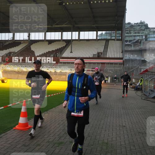07.12.2025 - St. Pauli X-Mass-Run No. 15 Fabian Wolf http://msf.ph/oto/9361304 07.12.2025 09:58:42 Ziel 483, 532, 1003, 1115, 1528, 1542, 1603, 1782, 1785, 2392, 3308, 4031 meine-sportfotos.de