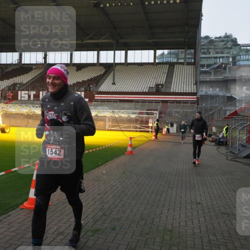 07.12.2025 - St. Pauli X-Mass-Run No. 15 Fabian Wolf http://msf.ph/oto/9361341 07.12.2025 09:58:44 Ziel 483, 532, 655, 1003, 1115, 1528, 1542, 1603, 1782, 1785, 2392, 3308 meine-sportfotos.de