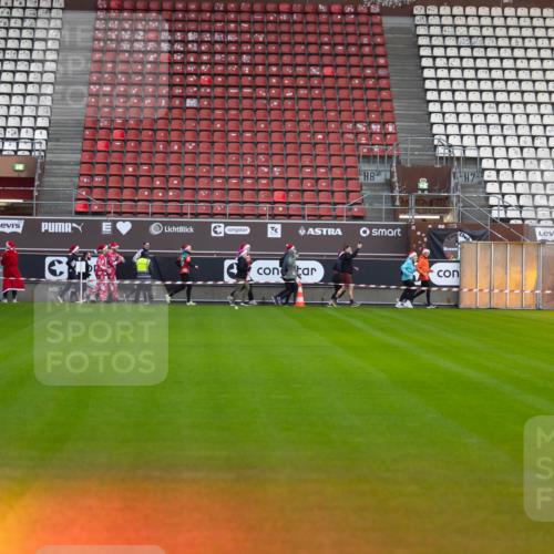 07.12.2025 - St. Pauli X-Mass-Run No. 15 Michael Strokosch http://msf.ph/oto/9361352 07.12.2025 10:53:11 Laufen 8, 7 meine-sportfotos.de