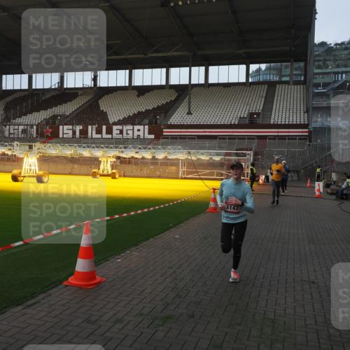 07.12.2025 - St. Pauli X-Mass-Run No. 15 Fabian Wolf http://msf.ph/oto/9361426 07.12.2025 09:59:02 Ziel 655, 2529, 3147, 3345 meine-sportfotos.de