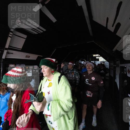 07.12.2025 - St. Pauli X-Mass-Run No. 15 Michael Strokosch http://msf.ph/oto/9361455 07.12.2025 11:12:50 Laufen 2486 meine-sportfotos.de