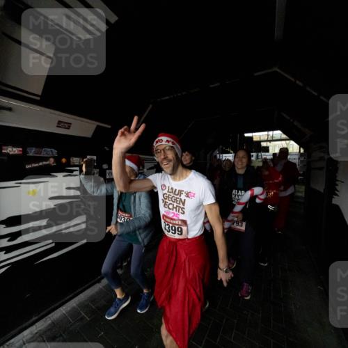 07.12.2025 - St. Pauli X-Mass-Run No. 15 Michael Strokosch http://msf.ph/oto/9361471 07.12.2025 11:12:55 Laufen 4, 8, 93, 030, 399 meine-sportfotos.de