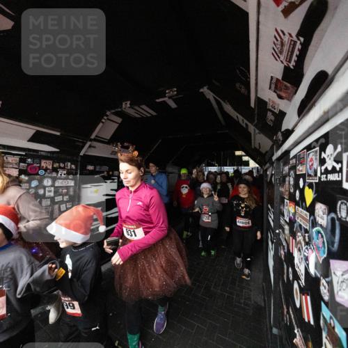 07.12.2025 - St. Pauli X-Mass-Run No. 15 Michael Strokosch http://msf.ph/oto/9361479 07.12.2025 11:13:05 Laufen 1910, 15, 591, 99, 631, 303, 128 meine-sportfotos.de