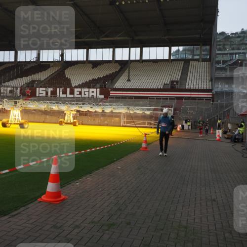 07.12.2025 - St. Pauli X-Mass-Run No. 15 Fabian Wolf http://msf.ph/oto/9361481 07.12.2025 09:59:08 Ziel 939, 2529, 3147, 3345 meine-sportfotos.de