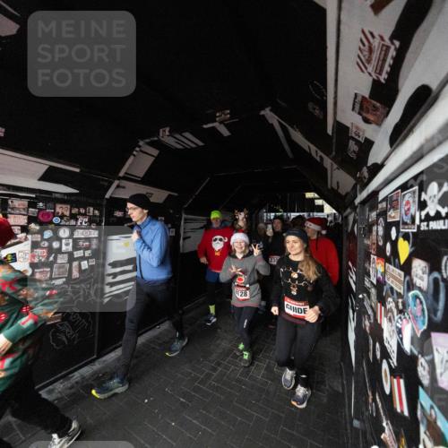 07.12.2025 - St. Pauli X-Mass-Run No. 15 Michael Strokosch http://msf.ph/oto/9361483 07.12.2025 11:13:06 Laufen 15, 128 meine-sportfotos.de