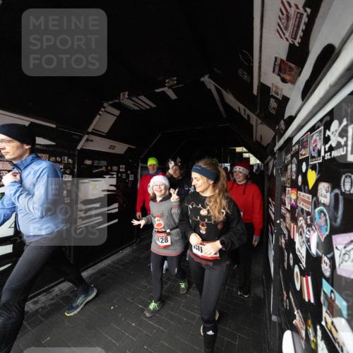 07.12.2025 - St. Pauli X-Mass-Run No. 15 Michael Strokosch http://msf.ph/oto/9361484 07.12.2025 11:13:06 Laufen 7, 128 meine-sportfotos.de