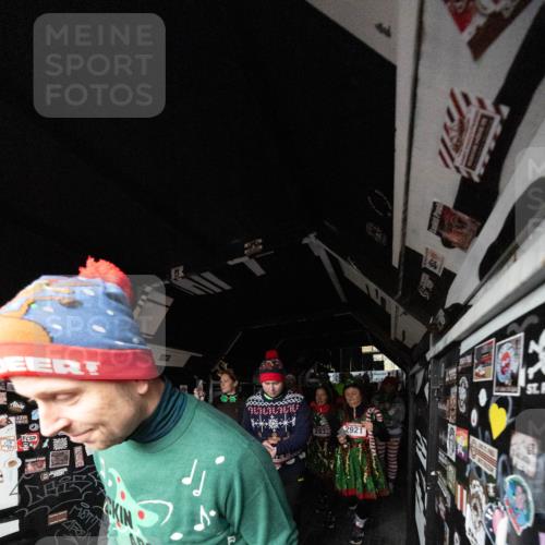 07.12.2025 - St. Pauli X-Mass-Run No. 15 Michael Strokosch http://msf.ph/oto/9361494 07.12.2025 11:13:12 Laufen 1910, 20, 2933, 2921 meine-sportfotos.de