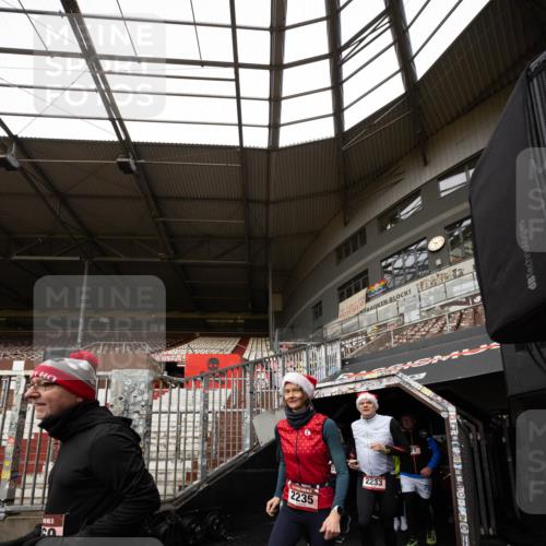 07.12.2025 - St. Pauli X-Mass-Run No. 15 Michael Strokosch http://msf.ph/oto/9361516 07.12.2025 11:14:31 Laufen 2235, 2233, 10 meine-sportfotos.de