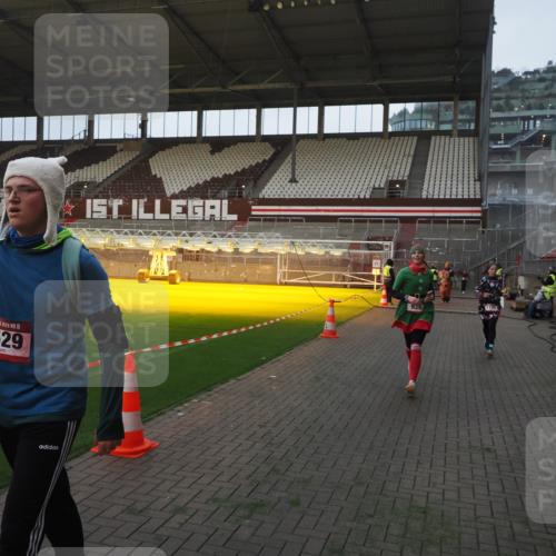 07.12.2025 - St. Pauli X-Mass-Run No. 15 Fabian Wolf http://msf.ph/oto/9361527 07.12.2025 09:59:14 Ziel 939, 1120, 2529, 2657, 3147, 3345 meine-sportfotos.de