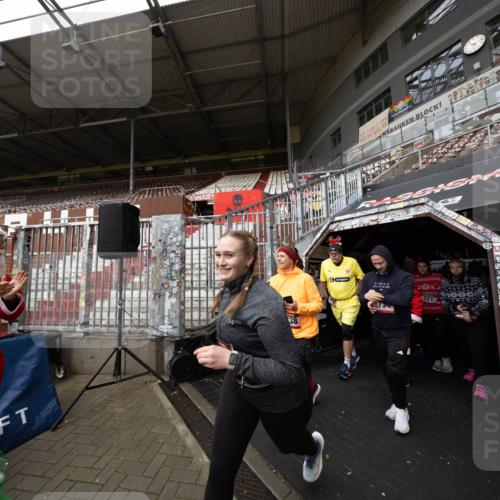 07.12.2025 - St. Pauli X-Mass-Run No. 15 Michael Strokosch http://msf.ph/oto/9361533 07.12.2025 11:14:44 Laufen 38, 1888888, 221 meine-sportfotos.de