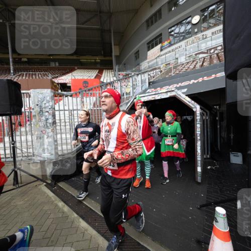 07.12.2025 - St. Pauli X-Mass-Run No. 15 Michael Strokosch http://msf.ph/oto/9361537 07.12.2025 11:14:47 Laufen 46, 69, 10 meine-sportfotos.de