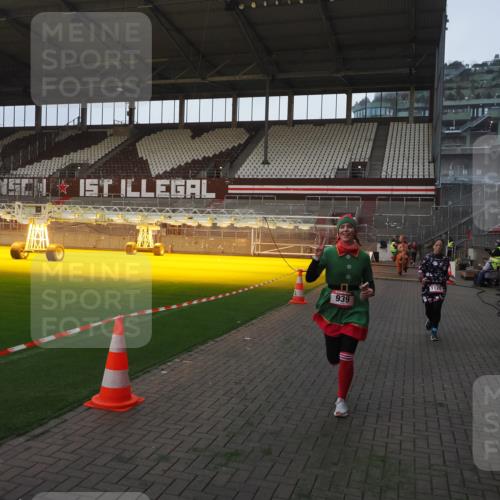 07.12.2025 - St. Pauli X-Mass-Run No. 15 Fabian Wolf http://msf.ph/oto/9361542 07.12.2025 09:59:15 Ziel 939, 1120, 2529, 2657, 3147, 3345 meine-sportfotos.de