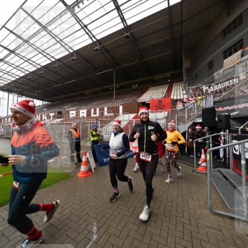 07.12.2025 - St. Pauli X-Mass-Run No. 15 Michael Strokosch http://msf.ph/oto/9361553 07.12.2025 11:15:26 Laufen 3391, 1660, 3437, 2334, 4158 meine-sportfotos.de
