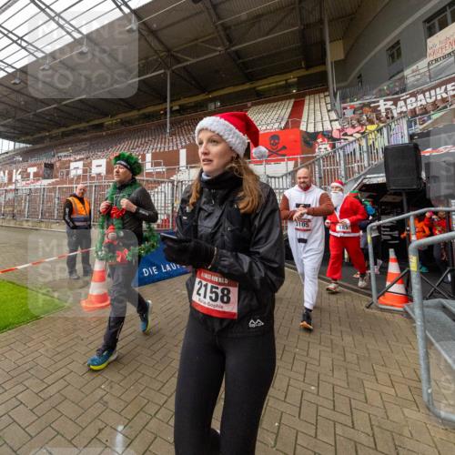 07.12.2025 - St. Pauli X-Mass-Run No. 15 Michael Strokosch http://msf.ph/oto/9361556 07.12.2025 11:15:28 Laufen 5, 2158, 3105 meine-sportfotos.de