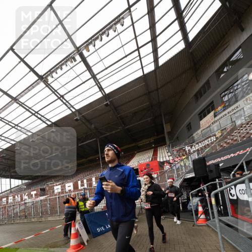 07.12.2025 - St. Pauli X-Mass-Run No. 15 Michael Strokosch http://msf.ph/oto/9361564 07.12.2025 11:15:40 Laufen 661 meine-sportfotos.de