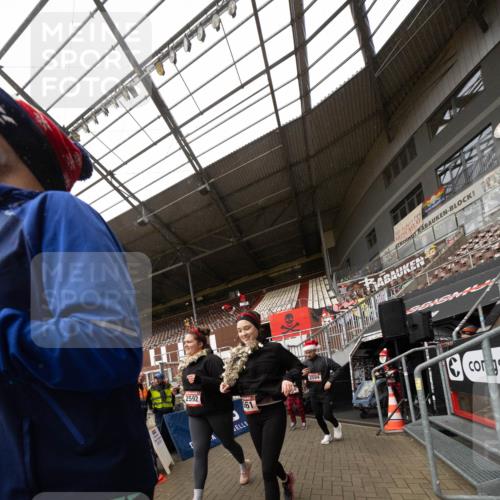 07.12.2025 - St. Pauli X-Mass-Run No. 15 Michael Strokosch http://msf.ph/oto/9361565 07.12.2025 11:15:40 Laufen 2592, 561, 2594, 47 meine-sportfotos.de