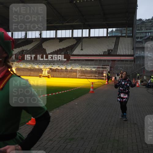 07.12.2025 - St. Pauli X-Mass-Run No. 15 Fabian Wolf http://msf.ph/oto/9361567 07.12.2025 09:59:16 Ziel 939, 1120, 2529, 2657, 3147, 3345 meine-sportfotos.de