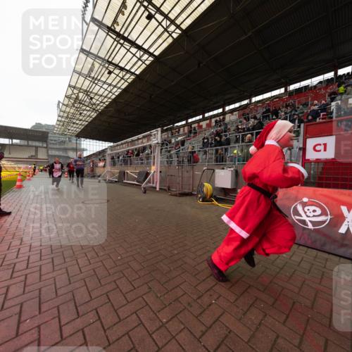 07.12.2025 - St. Pauli X-Mass-Run No. 15 Michael Strokosch http://msf.ph/oto/9361586 07.12.2025 11:17:34 Laufen 1 meine-sportfotos.de