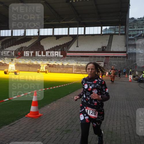 07.12.2025 - St. Pauli X-Mass-Run No. 15 Fabian Wolf http://msf.ph/oto/9361594 07.12.2025 09:59:17 Ziel 939, 1120, 2207, 2529, 2657, 3147, 3345 meine-sportfotos.de
