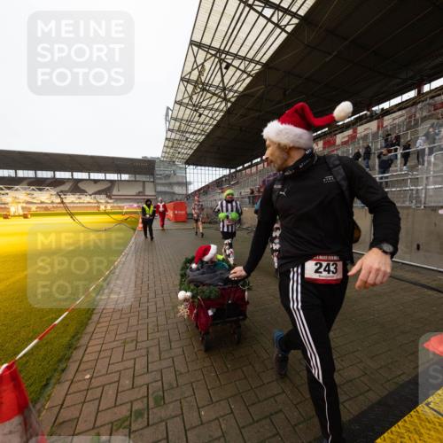 07.12.2025 - St. Pauli X-Mass-Run No. 15 Michael Strokosch http://msf.ph/oto/9361600 07.12.2025 11:19:23 Laufen 243 meine-sportfotos.de