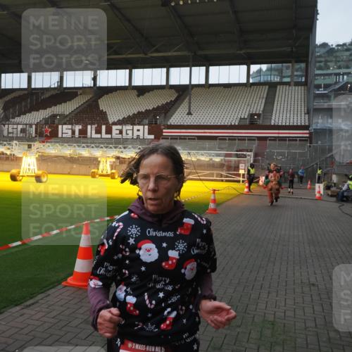 07.12.2025 - St. Pauli X-Mass-Run No. 15 Fabian Wolf http://msf.ph/oto/9361603 07.12.2025 09:59:18 Ziel 939, 1120, 2207, 2529, 2657, 3345 meine-sportfotos.de