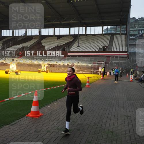 07.12.2025 - St. Pauli X-Mass-Run No. 15 Fabian Wolf http://msf.ph/oto/9361690 07.12.2025 09:59:24 Ziel 939, 1120, 2204, 2207, 2657, 4029 meine-sportfotos.de