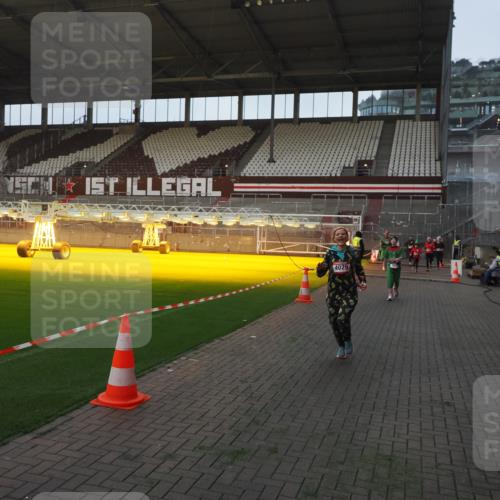 07.12.2025 - St. Pauli X-Mass-Run No. 15 Fabian Wolf http://msf.ph/oto/9361724 07.12.2025 09:59:29 Ziel 961, 1120, 2204, 2207, 2657, 4029 meine-sportfotos.de
