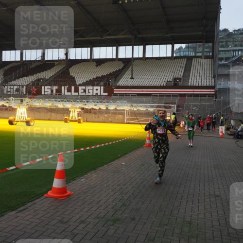 07.12.2025 - St. Pauli X-Mass-Run No. 15 Fabian Wolf http://msf.ph/oto/9361728 07.12.2025 09:59:30 Ziel 488, 961, 2204, 2207, 2657, 4029, 4052, 4465 meine-sportfotos.de
