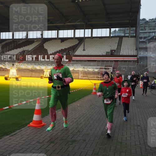 07.12.2025 - St. Pauli X-Mass-Run No. 15 Fabian Wolf http://msf.ph/oto/9361768 07.12.2025 09:59:35 Ziel 488, 910, 911, 961, 1763, 2204, 2207, 3513, 4029, 4051, 4052, 4465 meine-sportfotos.de