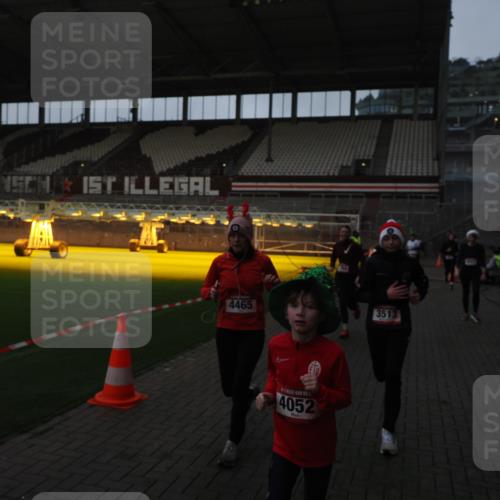 07.12.2025 - St. Pauli X-Mass-Run No. 15 Fabian Wolf http://msf.ph/oto/9361800 07.12.2025 09:59:37 Ziel 488, 910, 911, 961, 1763, 2204, 2207, 3513, 4029, 4051, 4052, 4465 meine-sportfotos.de